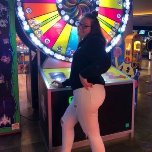 Meet your Posher, Ema